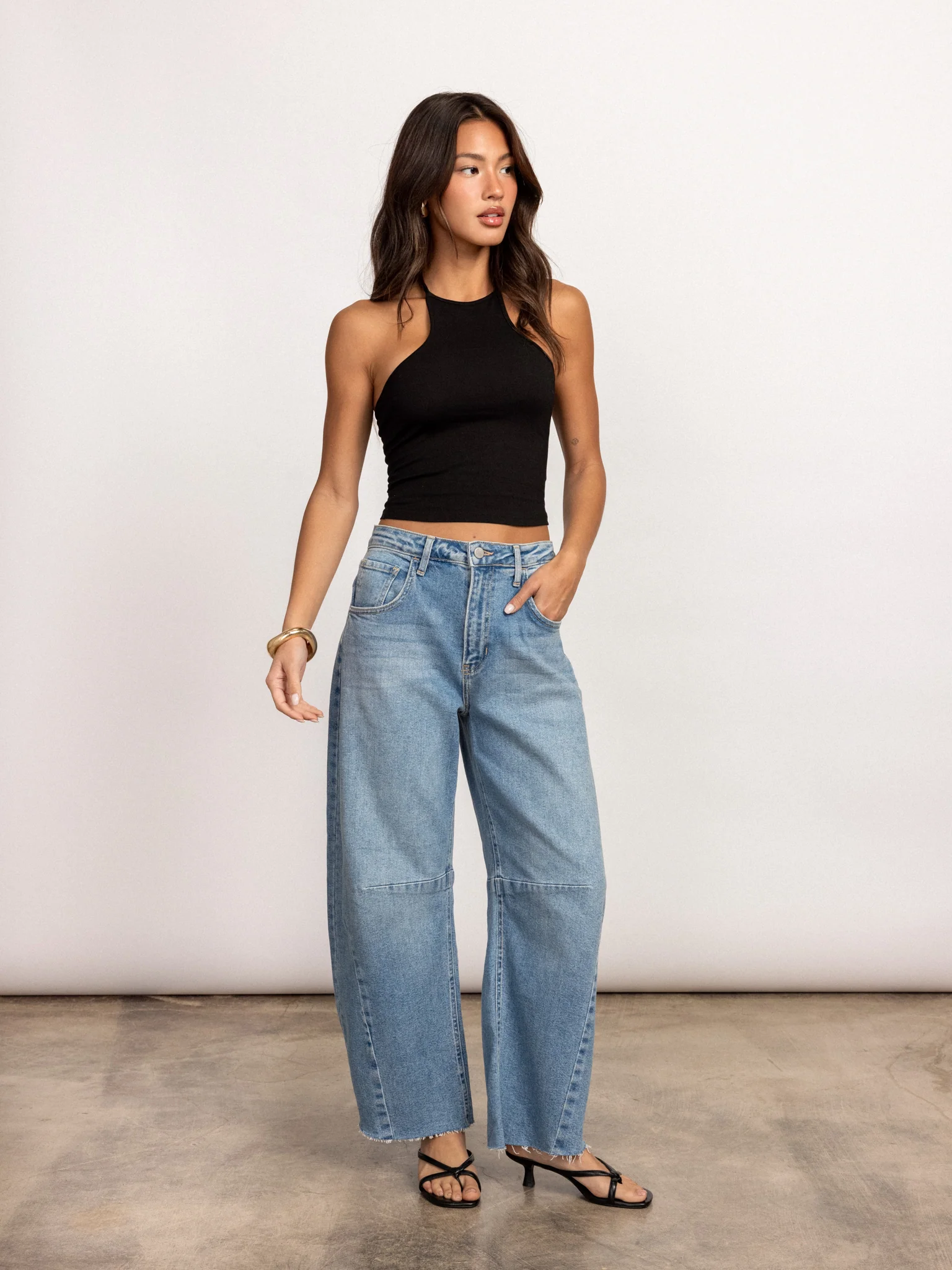 Trendsetter Barrel Jeans in Light Wash - Image 4